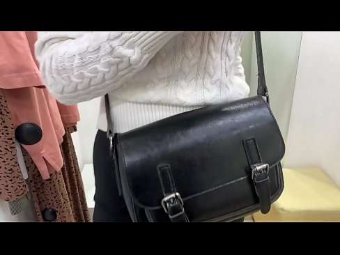❤️ Публична мастурбация на младата кучка FeralBerry с вибратор в стаята за обличане Супер порно в bg.hentai-menu.ru